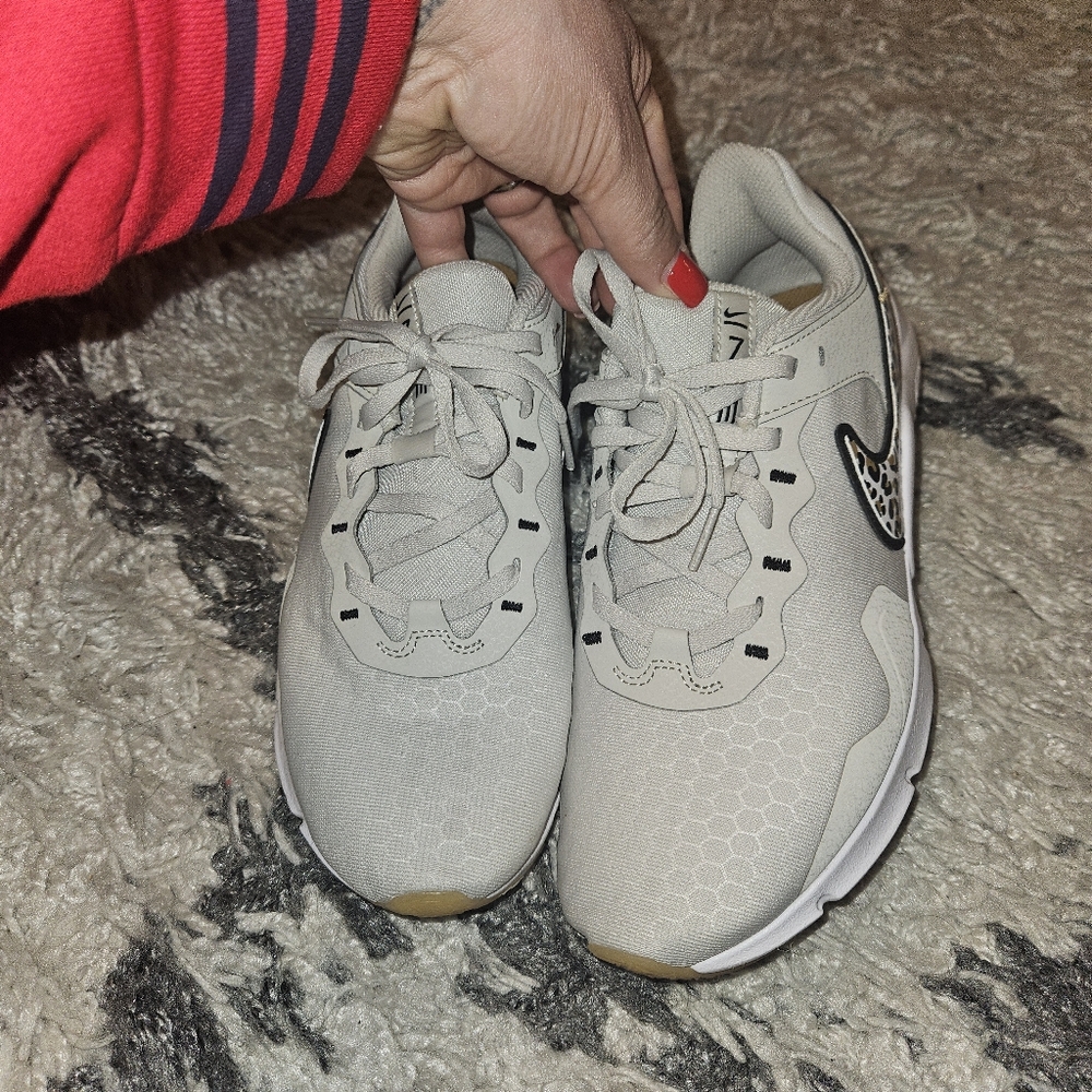 Nike - Picture 5 of 7